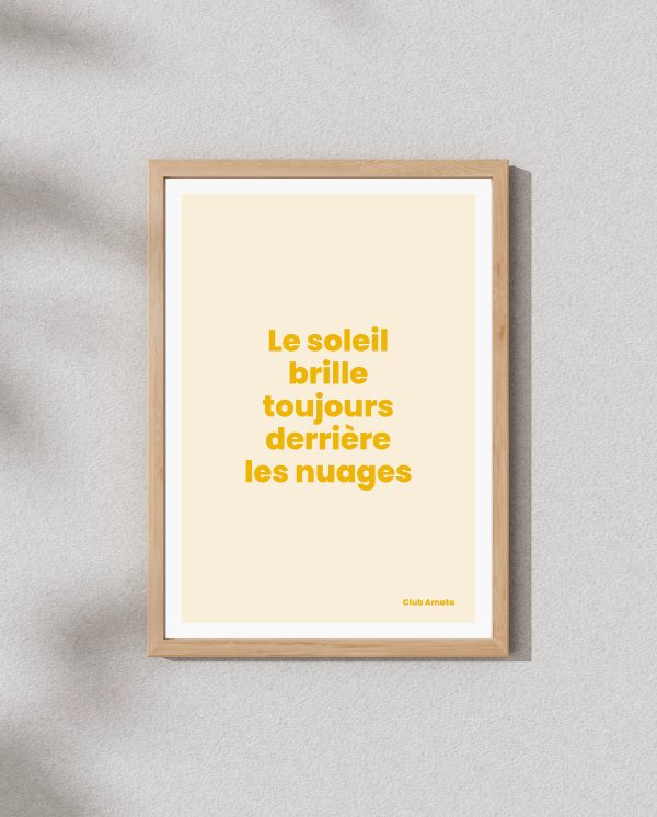 Le soleil brille toujours derrière les nuages