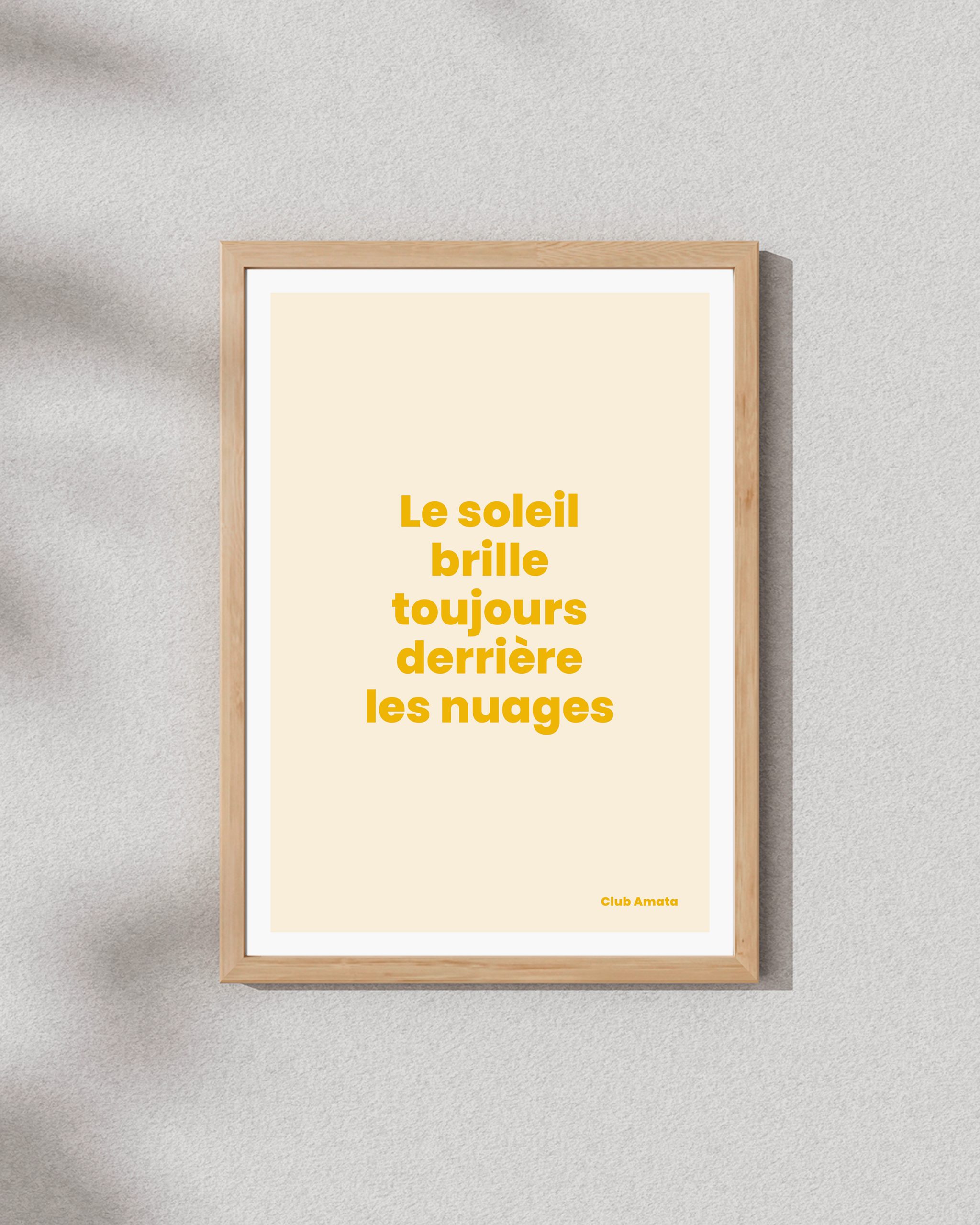 Le soleil brille toujours derrière les nuages